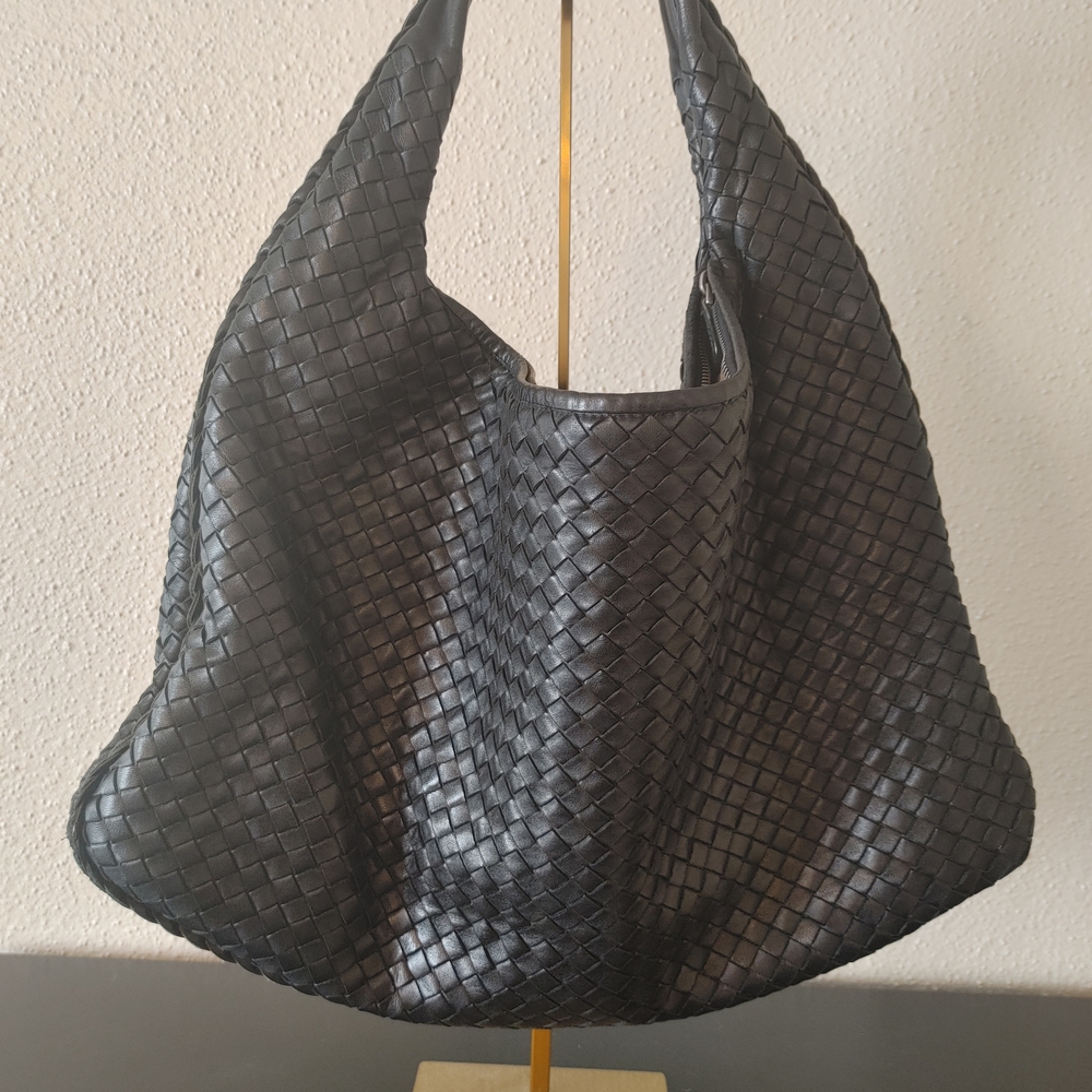 Vintage Authentic Bottega Veneta Intecciato Hobo In Black Woven Leather